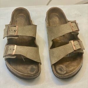 Birkenstock Arizona Men’s Size 9, Women’s Size 11, good condition, great bottom